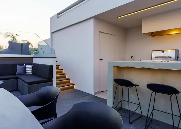 The Penthouse - 3br Seaview With Private Pool In 아파트 라르나카