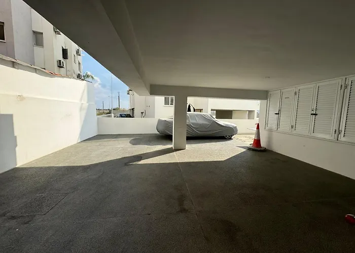 The Penthouse - 3br Seaview With Private Pool In 라르나카