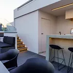 The Penthouse - 3br Seaview With Private Pool In Lägenhet Larnaca