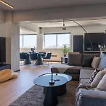 The Penthouse - 3br Seaview With Private Pool In Lägenhet Larnaca