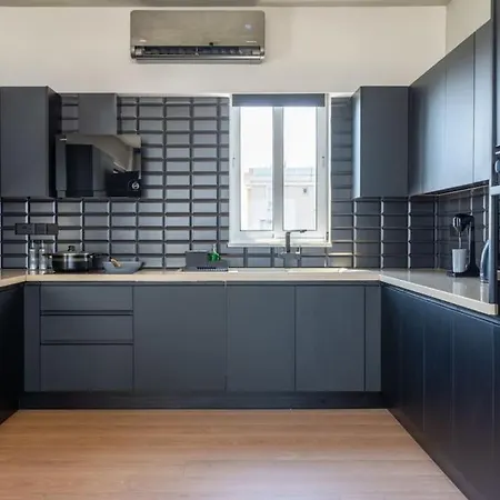 The Penthouse - 3br Seaview With Private Pool In * Larnaca