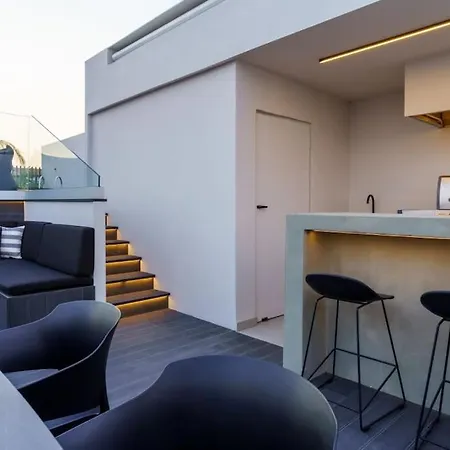 The Penthouse - 3br Seaview With Private Pool In Apartment Larnaca