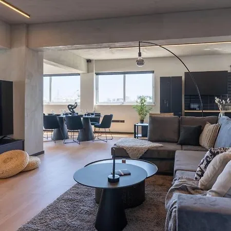 The Penthouse - 3br Seaview With Private Pool In Apartment Larnaca
