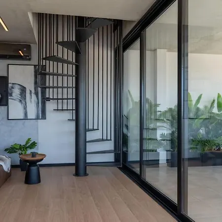 The Penthouse - 3br Seaview With Private Pool In Larnaca