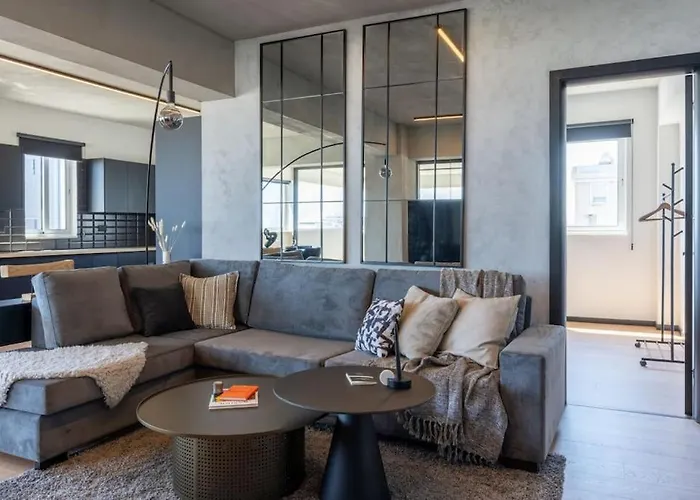 The Penthouse - 3br Seaview With Private Pool In Larnaca