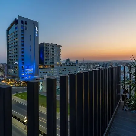 The Penthouse - 3br Seaview With Private Pool In Lárnaka