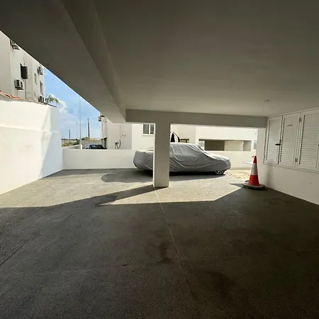 The Penthouse - 3br Seaview With Private Pool In Lárnaka